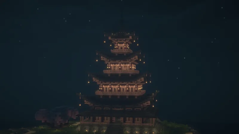 Многоярусная японская пагода в Minecraft ночью с подсветкой фонарей