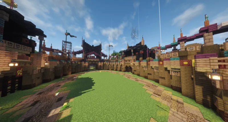 Средневековый ипподром в Minecraft с зелёной ареной и деревянными трибунами