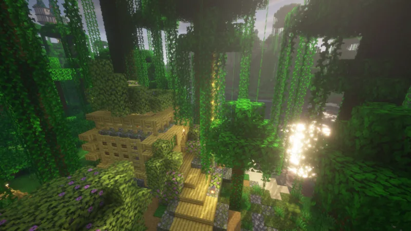 Дом в джунглях в Minecraft среди лиан с деревянной дорожкой и цветами