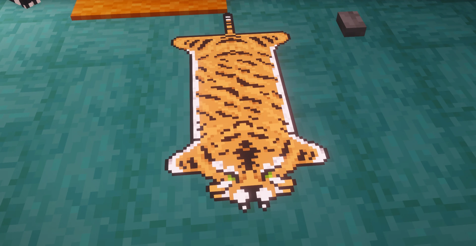 Рисунок шкуры тигра на мольберте в Minecraft на бирюзовом полу