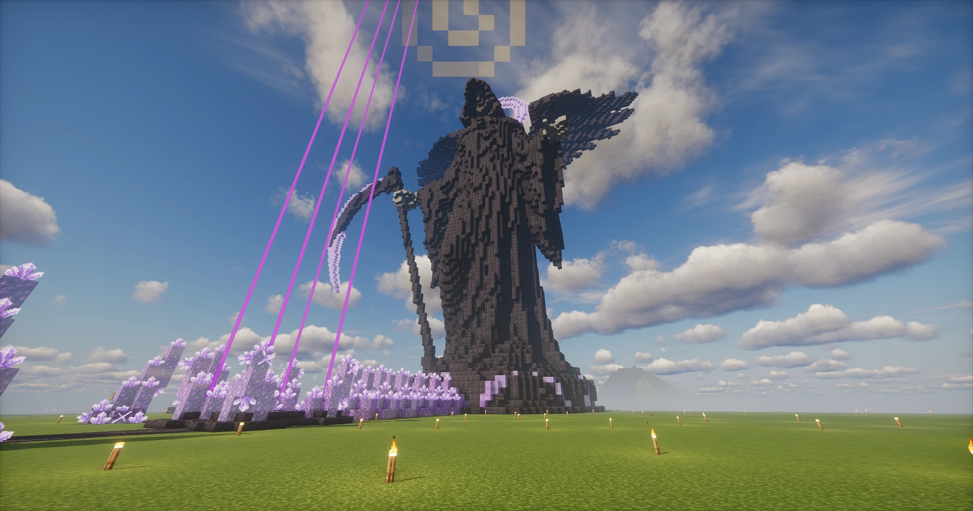 Статуя смерти с косой, крыльями и аметистовым нимбом в Minecraft