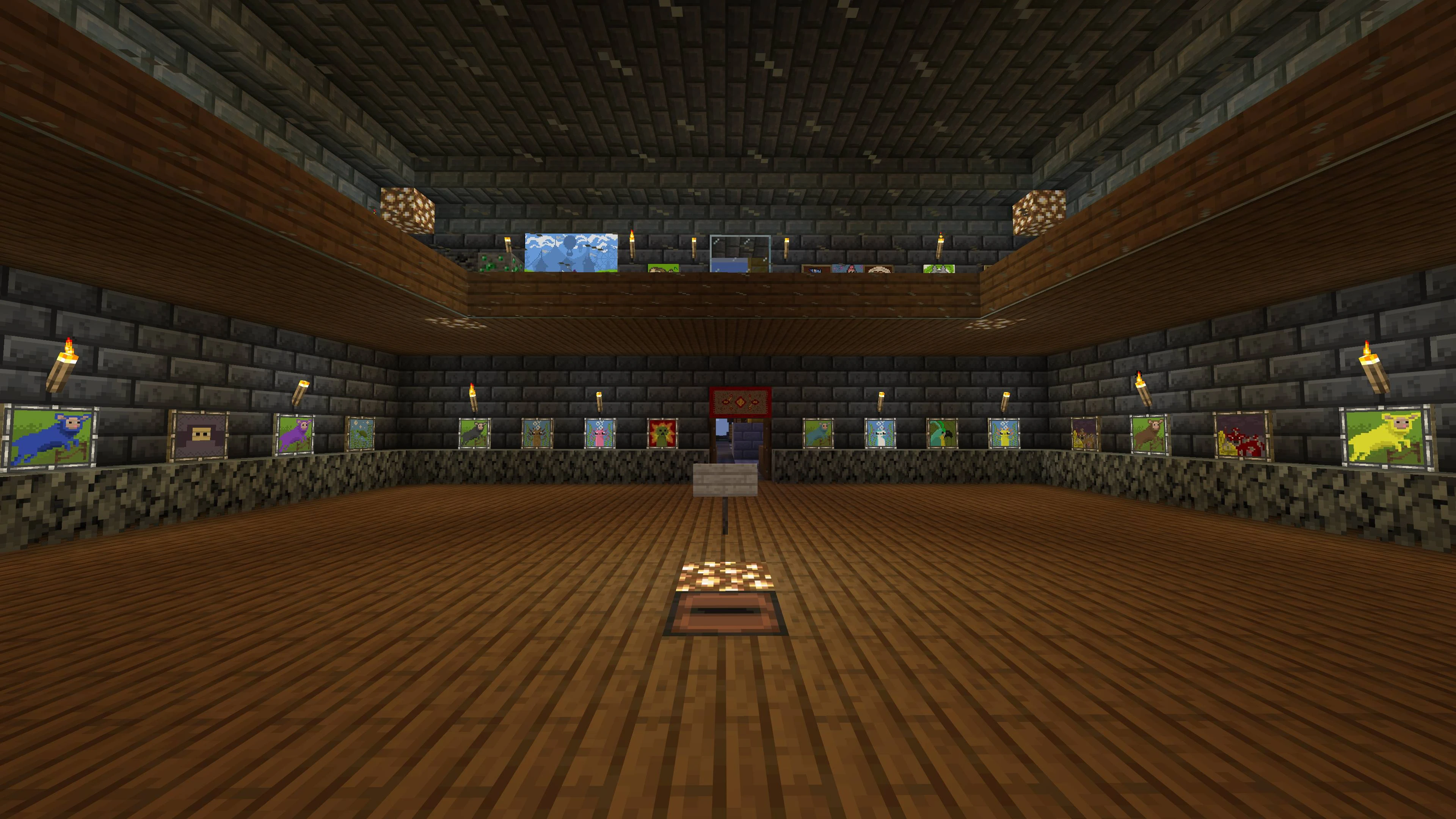 Галерея в Minecraft с картинами на каменных стенах и деревянным полом